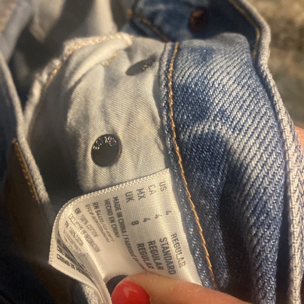 Woman’s size 4 American eagle light wash hole jeans - Picture 5 of 10